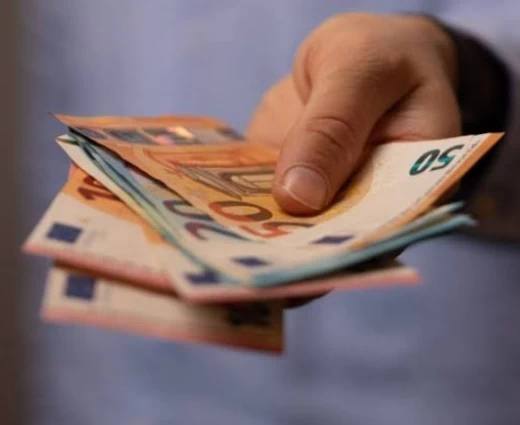 €1.000 ανά παιδί και κατ’ οίκον στήριξη για νέους γονείς - Εγκρίθηκε το σχέδιο «Μαζί με το Μωρό και τη Μητέρα»